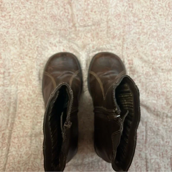 VINTAGE LOWER EAST SIDE Dark Brown Heeled Boots. - Picture 3 of 3